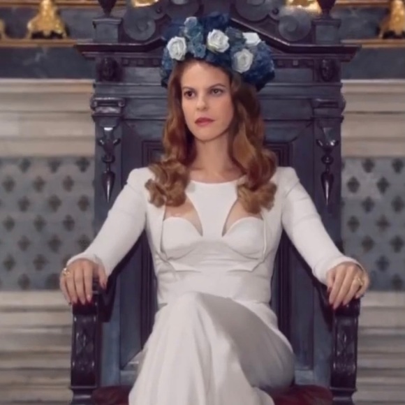 Meet your Posher, Laura - Picture 1 of 1